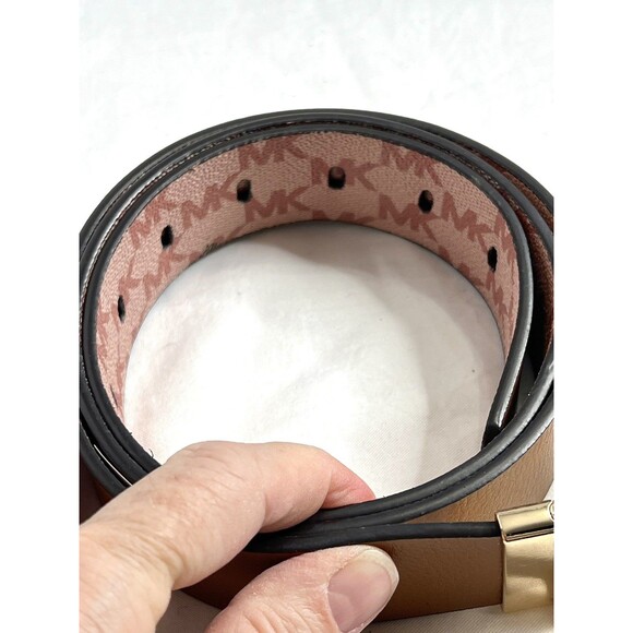 MICHAEL KORS Reversible Logo and Leather Belt Medium 1 1/4 in Wide NWT - Picture 4 of 8